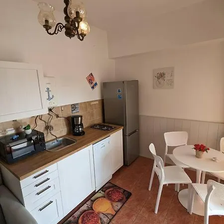 Two Bedrooms 50m From The Srima