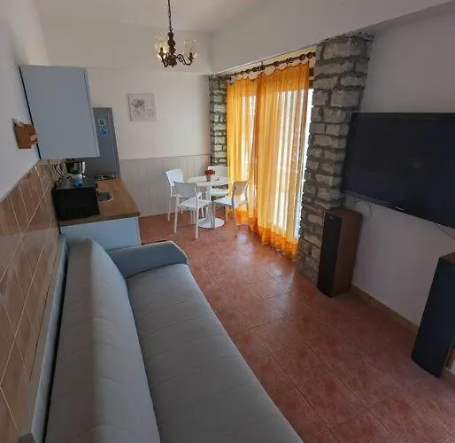 Two Bedrooms 50m From The * Srima