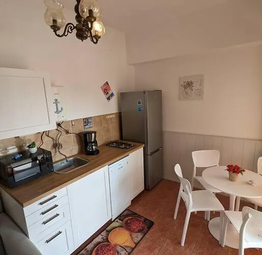 Two Bedrooms 50m From The Srima